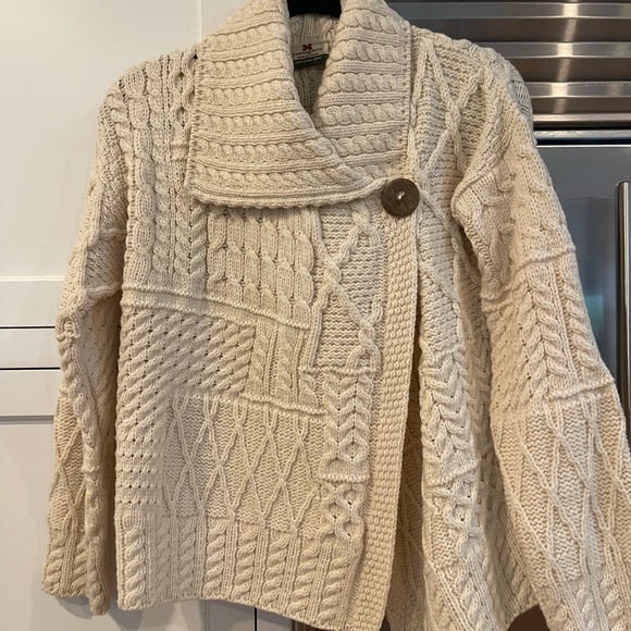 Irish Wool Asymmetrical Knit Cream Sweater Size M - Picture 4 of 15